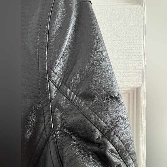 Sleek Black Leather Jacket for Women - Picture 5 of 7